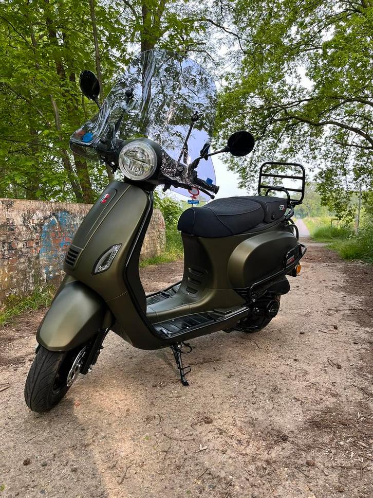 GTS Toscana Exclusive – Mat Olijfgroen – 2024 – 800 km, Fietsen en Brommers, Scooters | Overige merken, Zo goed als nieuw, Klasse A (25 km/u)