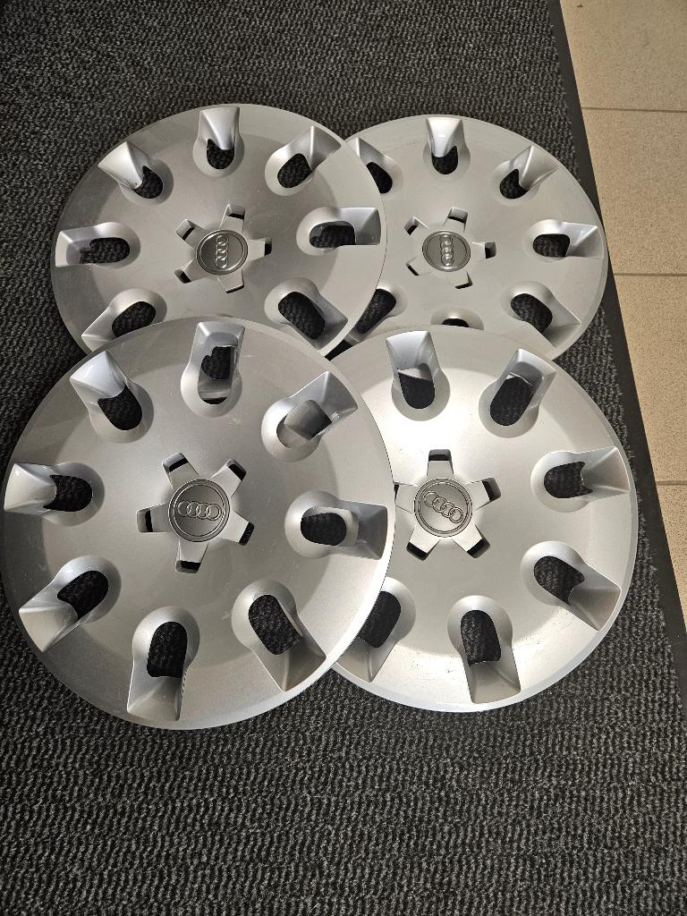 Originele Audi 15 inch wieldop, Ophalen, Gebruikt