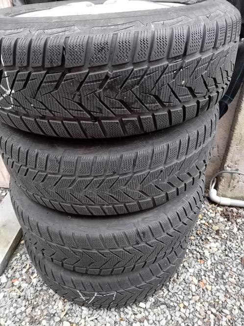 Set winterbanden op velgen voor  Nissan Qashqai, Auto diversen, Autosport-onderdelen, Zo goed als nieuw, Ophalen