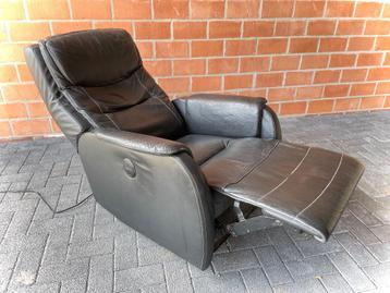 Elektrische relax fauteuil in leder / z.g.staat  beschikbaar voor biedingen