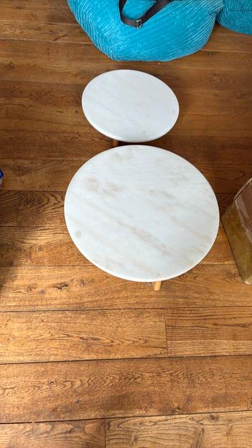 Table en marbre blanc beschikbaar voor biedingen