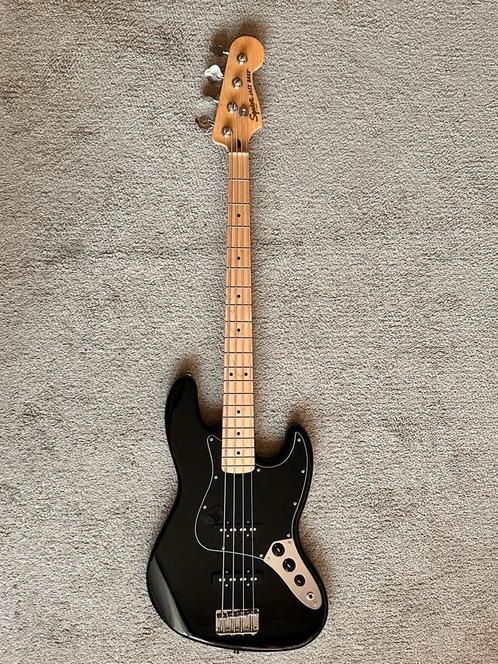 Squier Jazz Bass Affinity Series | Black Metallic, Muziek en Instrumenten, Snaarinstrumenten | Gitaren | Bas, Zo goed als nieuw