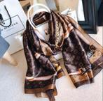Nieuwe Louis Vuitton zijden sjaal, Kleding | Dames, Nieuw