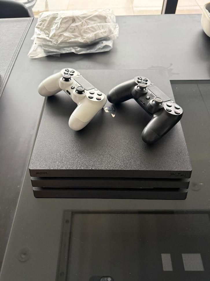 PS4 (500gb) met 2 controllers (te herstellen), Games en Spelcomputers, Spelcomputers | Sony PlayStation 4, Gebruikt, Original