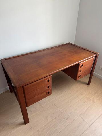 Vintage bureau H.P. Hansen beschikbaar voor biedingen