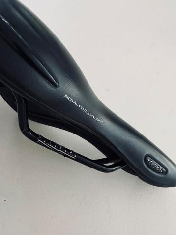 Fiets zadel Selle Royal Nuvola Royal Vacuum Light beschikbaar voor biedingen