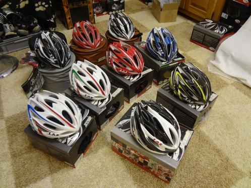 Partij 25x divers las Victory (supreme) Galaxi fiets helm, Fietsen en Brommers, Fietsaccessoires | Fietskleding, Nieuw, Ophalen of Verzenden