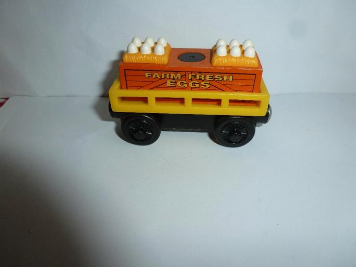 Brio-compatibel wagon met lading eieren egg car, Kinderen en Baby's, Speelgoed | Houten speelgoed, Zo goed als nieuw, Ophalen of Verzenden