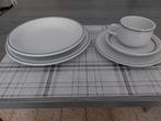 Eet en koffie servies alleen borden en tassen beschikbaar, Huis en Inrichting, Ophalen, Zo goed als nieuw