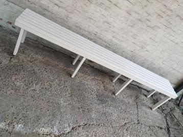 Mooie grote witte zitbank...2m40... hoogte 48cm...0478028005 beschikbaar voor biedingen