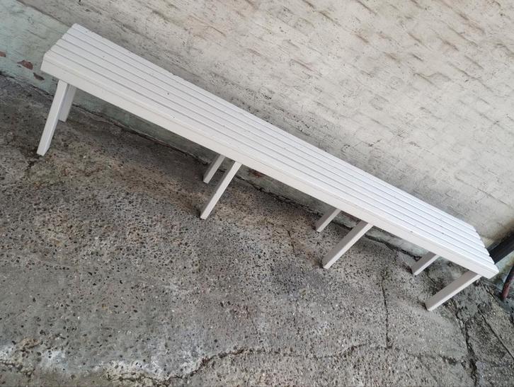 Mooie grote witte zitbank...2m40... hoogte 48cm...0478028005, Tuin en Terras, Ligbedden, Zo goed als nieuw, Ophalen of Verzenden