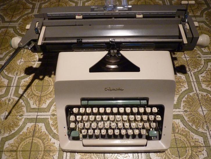 Oude schrijfmachine Olympia, Divers, Machines à écrire, Utilisé, Enlèvement