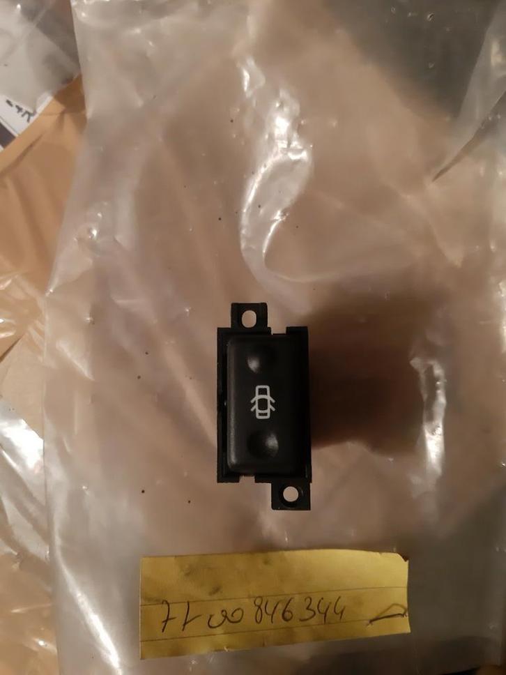 Interrupteur de verrouillage Renault 7700846344, Autos : Pièces & Accessoires, Tableau de bord & Interrupteurs, Renault, Enlèvement ou Envoi