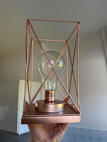 Decoratief lampje beschikbaar voor biedingen