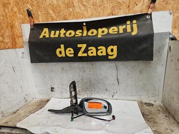 Buitenspiegel rechts van een Volkswagen Touran beschikbaar voor biedingen