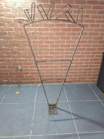 a vendre portion frite en fer forger  beschikbaar voor biedingen