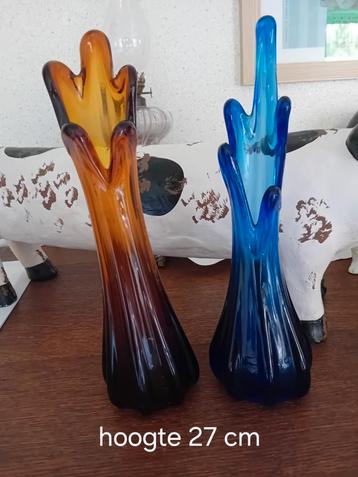 2 Vintage  swung vazen beschikbaar voor biedingen