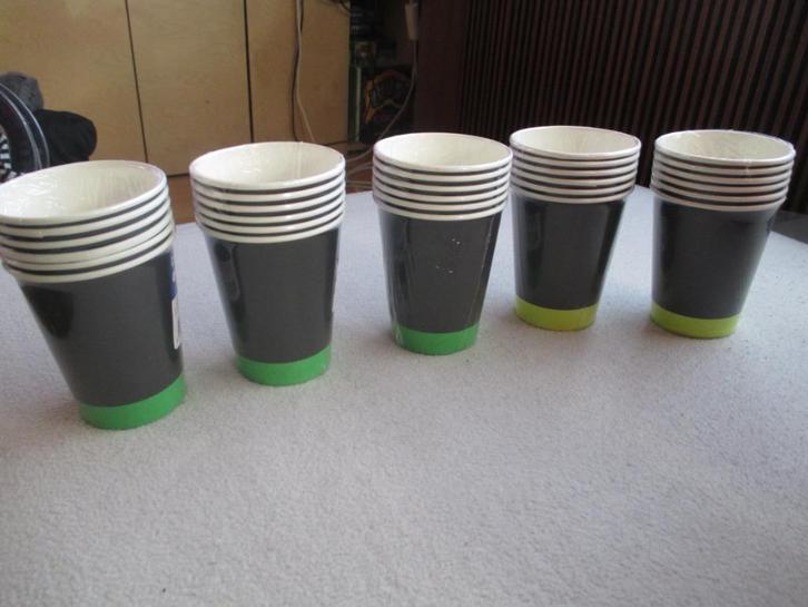 30 nieuwe kartonnen feestbekers voor krijt, Hobby en Vrije tijd, Feestartikelen, Nieuw, Feestartikel, Ophalen of Verzenden