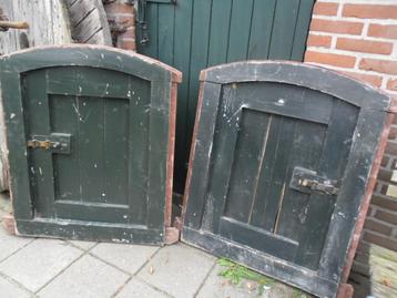 oude kerkluiken,2 stuks  van de vredekerk in Tilburg beschikbaar voor biedingen