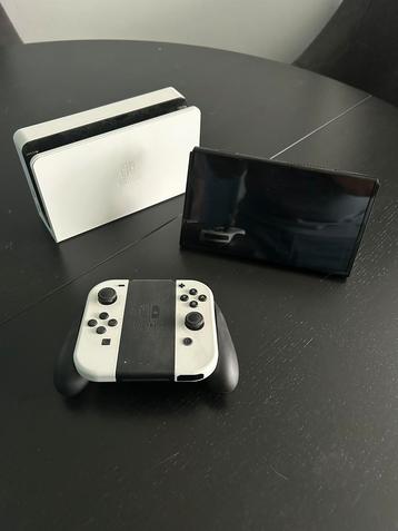 Console Nintendo Switch Oled blanche beschikbaar voor biedingen