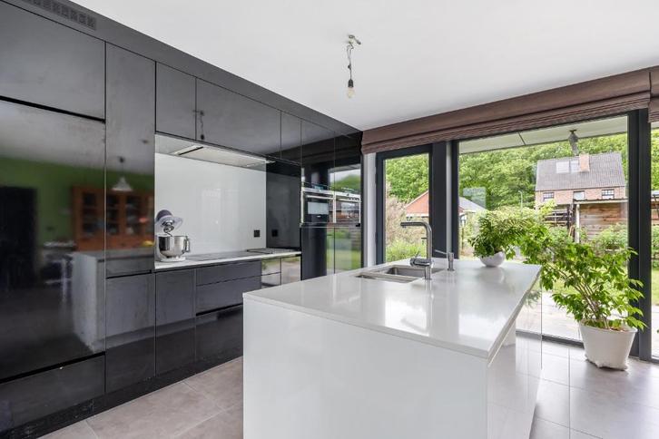 Moderne zwarte hoogglans keuken met eiland, Maison & Meubles, Cuisine | Cuisines complètes, Utilisé, Autres types, Noir, Granit ou Pierre