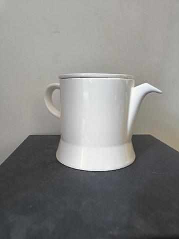 Theepot Royal Boch  beschikbaar voor biedingen