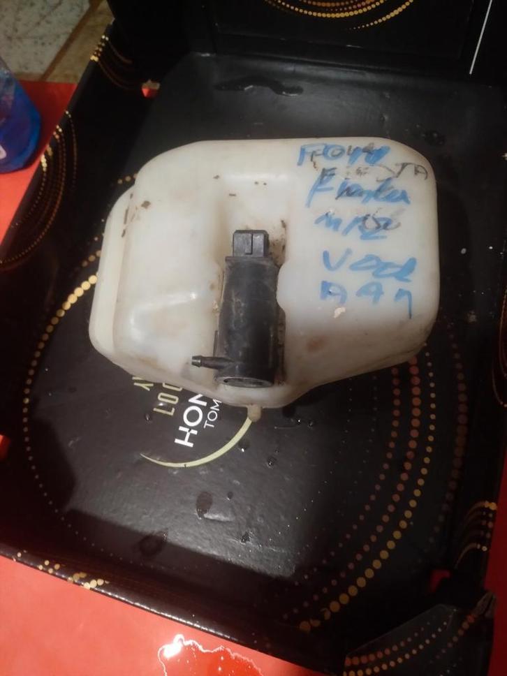 Water bak ruiten sproeir ford Fiesta mk2, Auto-onderdelen, Ruiten en Toebehoren, Ford, Ophalen of Verzenden