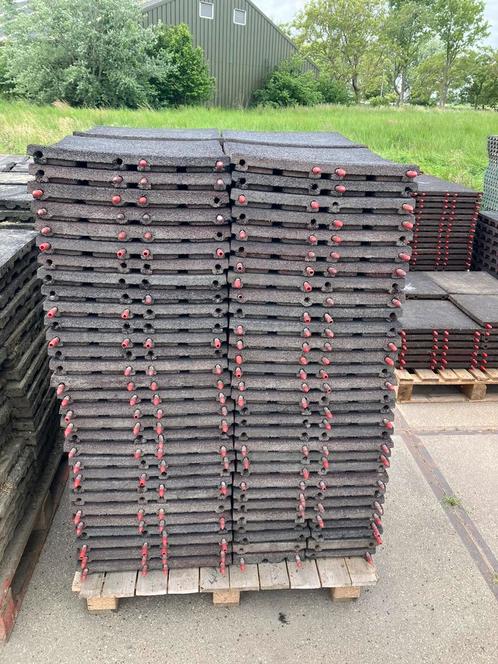 🐴 60 vochtdoorlatende rubberen stalmatten 50x50x4,5cm 🐴, Dieren en Toebehoren, Stalling en Weidegang