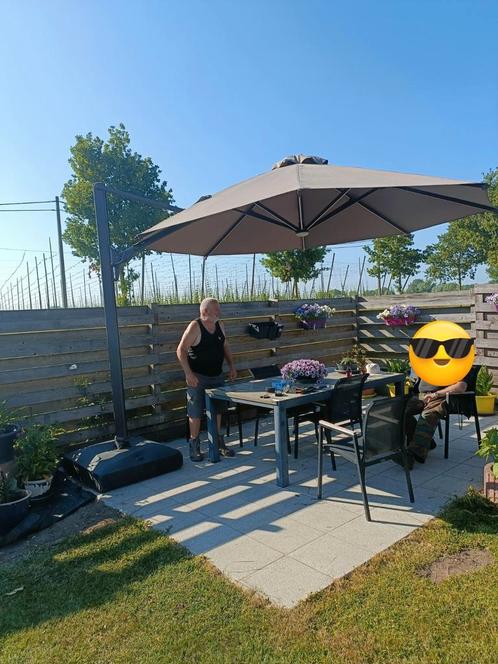 Heel degelijke parasol, Tuin en Terras, Parasols, Zo goed als nieuw, Ophalen