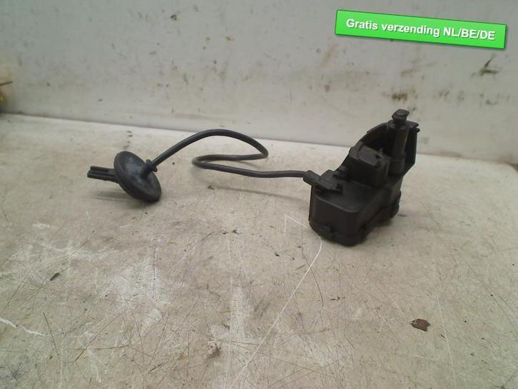 TANKKLEP SCHAKELAAR Volkswagen Golf VII (AUA) (5C6810773B), Auto-onderdelen, Dashboard en Schakelaars, Volkswagen, Gebruikt