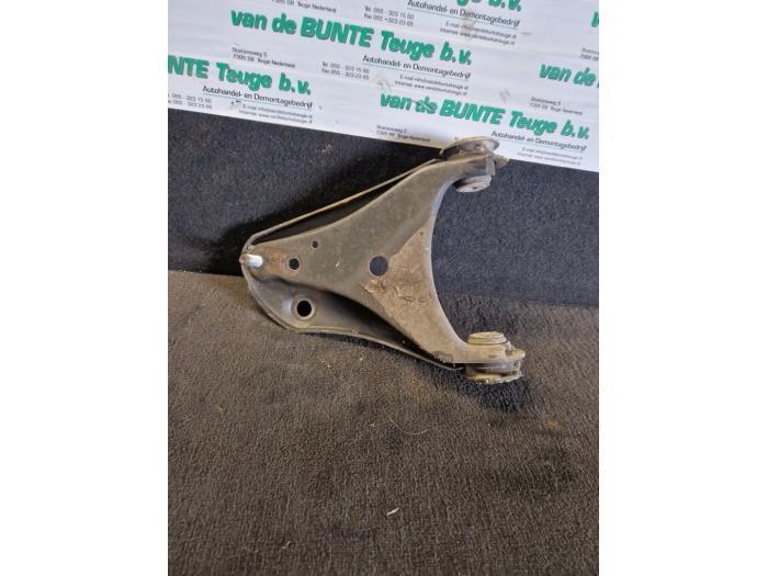 Bras de suspension avant droit d'un Renault Twingo, Autos : Pièces & Accessoires, Suspension & Châssis, Renault, Utilisé, 3 mois de garantie