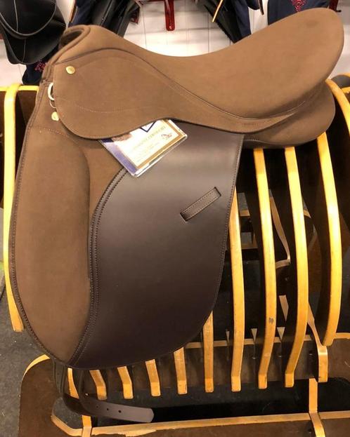 Selle Dressage brune avec arçon interchangeable 17" 17.5" 18, Animaux & Accessoires, Chevaux & Poneys | Selles, Neuf, Dressage