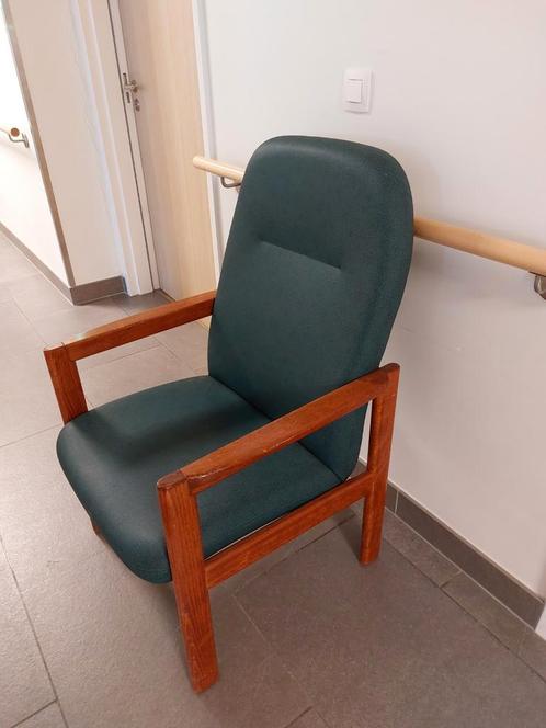Senioren zetel / éénpersoonszetel groen of paars, Huis en Inrichting, Fauteuils, Zo goed als nieuw, Hout, Overige materialen, Minder dan 50 cm