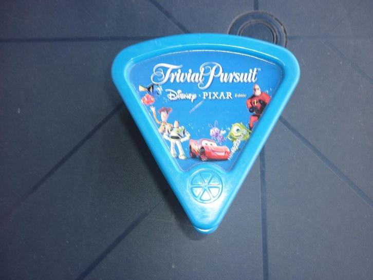 Trivial Pursuit Disney PIXAR 2 in 1 navulling, Hobby en Vrije tijd, Gezelschapsspellen | Bordspellen, Gebruikt, Een of twee spelers