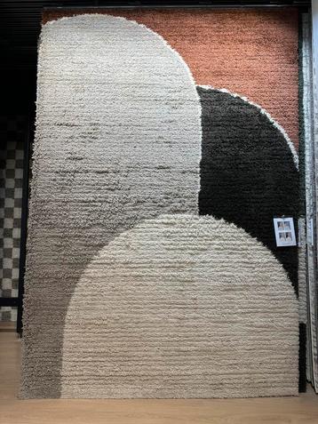 Tapijt te koop 300cm op 200cm beschikbaar voor biedingen