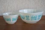 2x vintage Pyrex amish butterprint kommen, Maison & Meubles, Cuisine | Vaisselle, Enlèvement ou Envoi, Verre, Utilisé, Autres styles