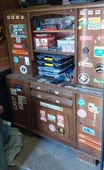 GRATIS oude maar gerieflijke kast, Verzamelen, Automaten | Gokkasten en Fruitautomaten, Ophalen, Zo goed als nieuw