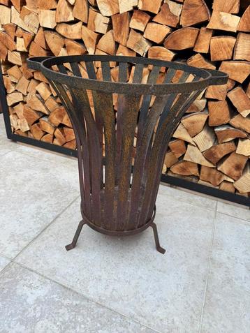 Stevige vuurkorf beschikbaar voor biedingen