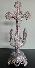 antieken metalen kruisbeeld, Enlèvement