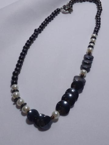 Vintage ketting met hematiet en kraaltjes beschikbaar voor biedingen