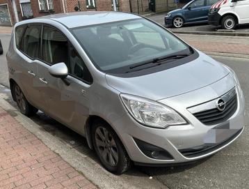 Opel Meriva 1.4i essence année 2013 133000 km 