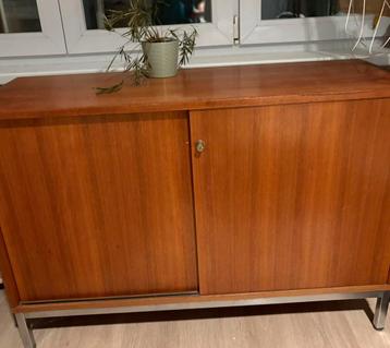 Vintage Houten Dressoir beschikbaar voor biedingen
