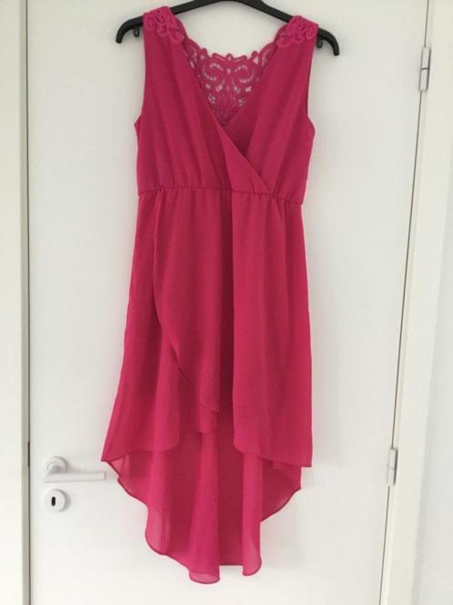 Fuchsia assymetrische jurk met kant op de rug maat M, Kleding | Dames, Jurken, Zo goed als nieuw, Maat 38/40 (M), Roze, Ophalen of Verzenden