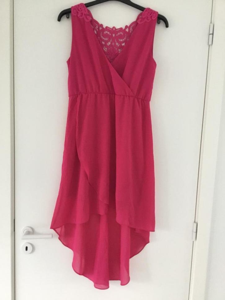 Fuchsia assymetrische jurk met kant op de rug maat M, Kleding | Dames, Jurken, Zo goed als nieuw, Maat 38/40 (M), Roze, Ophalen of Verzenden