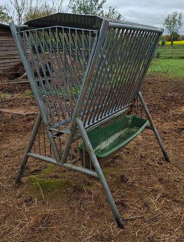 Gegalvaniseerde hooiruif  beschikbaar voor biedingen