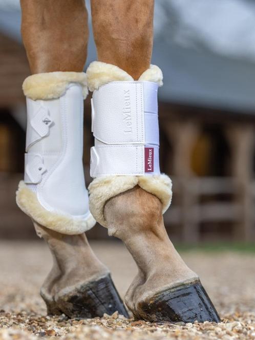 LeMieux Fleece Edged Mesh Brushing Boots Wit M + L + XL, Animaux & Accessoires, Chevaux & Poneys | Guêtres en cloche, Neuf, Équitation