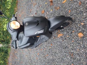 Sym fiddle 2 A KLASSE  beschikbaar voor biedingen