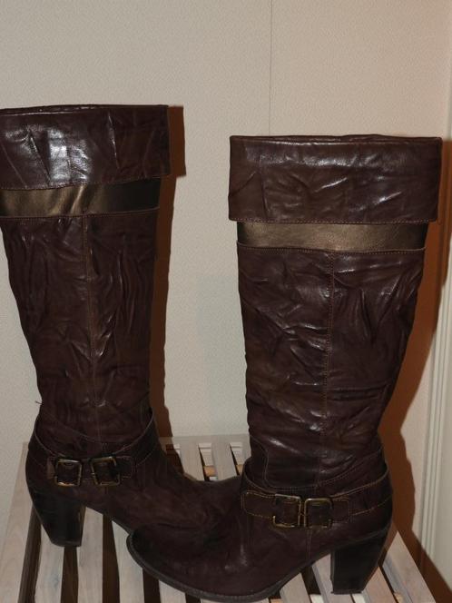 Laarzen volledig in leder - maat 41 - goede staat, Kleding | Dames, Schoenen, Gedragen, Hoge laarzen, Bruin, Ophalen of Verzenden
