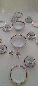 Vaisselle de petit-déjeuner, blanche avec un bord décoré d'o, Service complet, Enlèvement, Porcelaine, Neuf