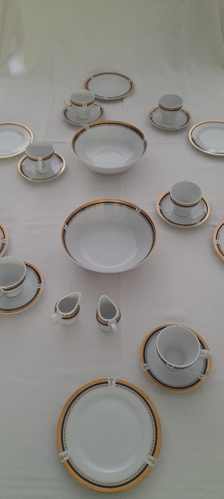 Vaisselle de petit-déjeuner, blanche avec un bord décoré d'o, Maison & Meubles, Cuisine | Vaisselle, Neuf, Service complet, Porcelaine